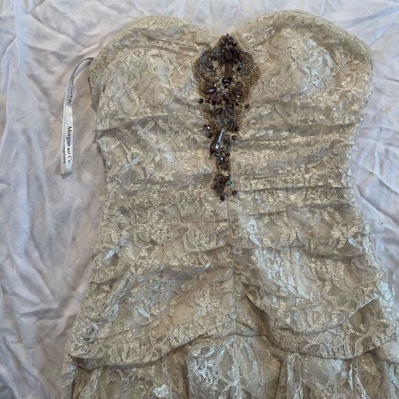 Vintage Beaded Lace Wedding Dress - Size 3/4 - Morgan & Co. - Picture 2 of 6